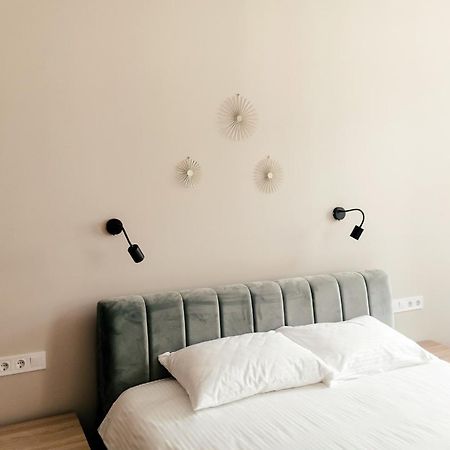 Lara Apartament 3 Lviv Exterior photo